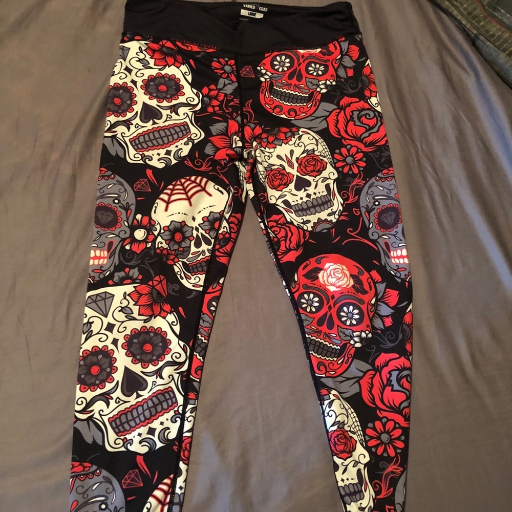 CVG Skulls and Roses capris